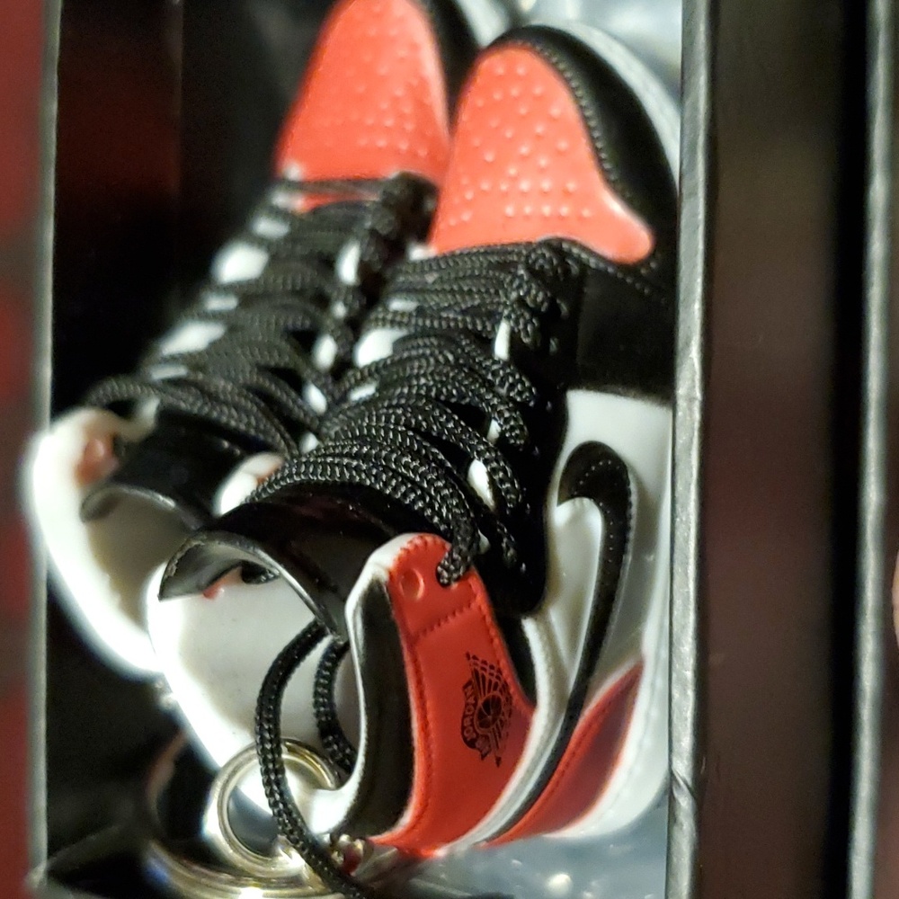 Custom Nike Shoe Keychains set of 2 shoes. (1 pair.) ❤️🖤 - Picture 3 of 16